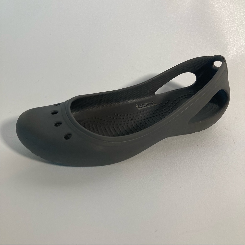 Women’s flat Crocs size 7